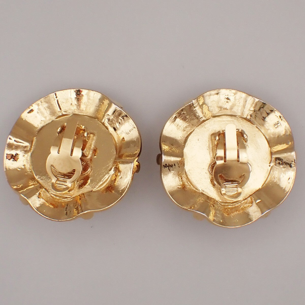 CHANEL Imitation Pearl Large Button Earrings 25 Clip-On Gold Vintage 31RL105