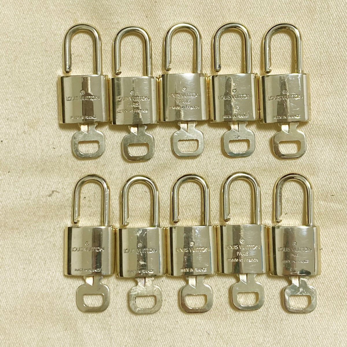 LOUIS VUITTON LV 10 SET PADLOCK KEY CHARM CADENA GOLD-PLATED FRANCE 62PDA214