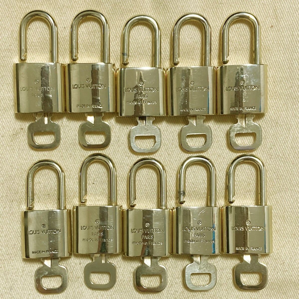 LOUIS VUITTON LV 10 SET PADLOCK KEY CHARM CADENA GOLD-PLATED FRANCE 31PDA185