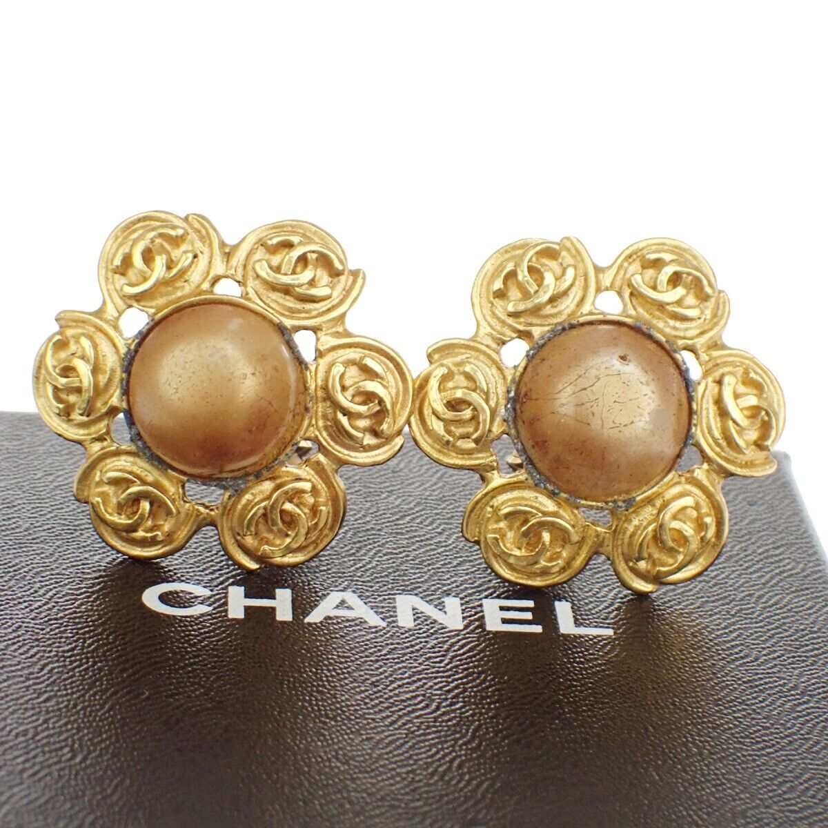 CHANEL CC Logo Button Earrings Clip-On 04P GHW France Vintage Accessory 31YD431