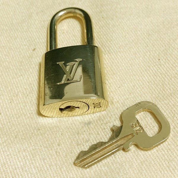 LOUIS VUITTON LV 10 SET PADLOCK KEY CHARM CADENA GOLD-PLATED FRANCE 38PDA286