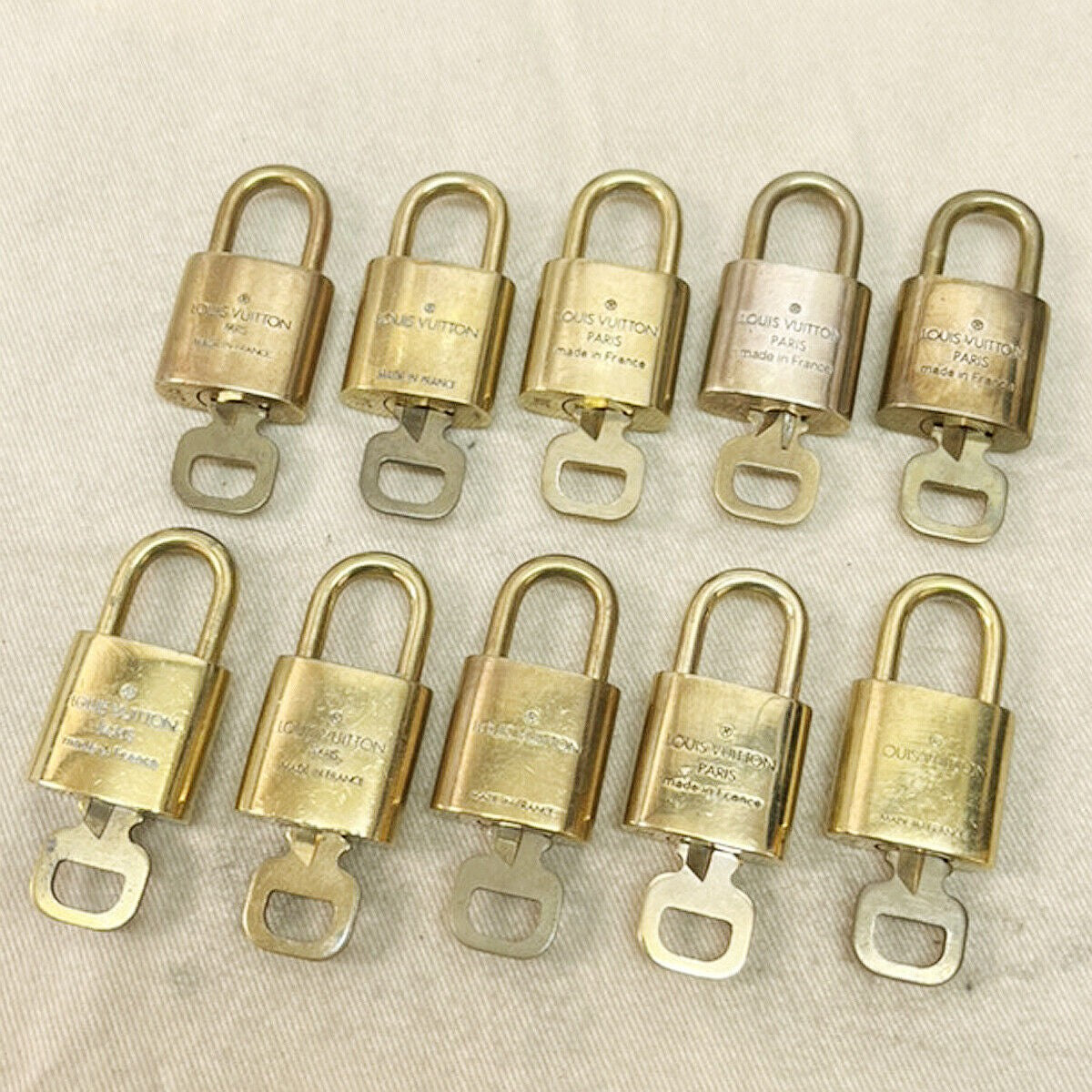 LOUIS VUITTON LV 10 SET PADLOCK KEY CHARM CADENA GOLD-PLATED FRANCE 36JF466