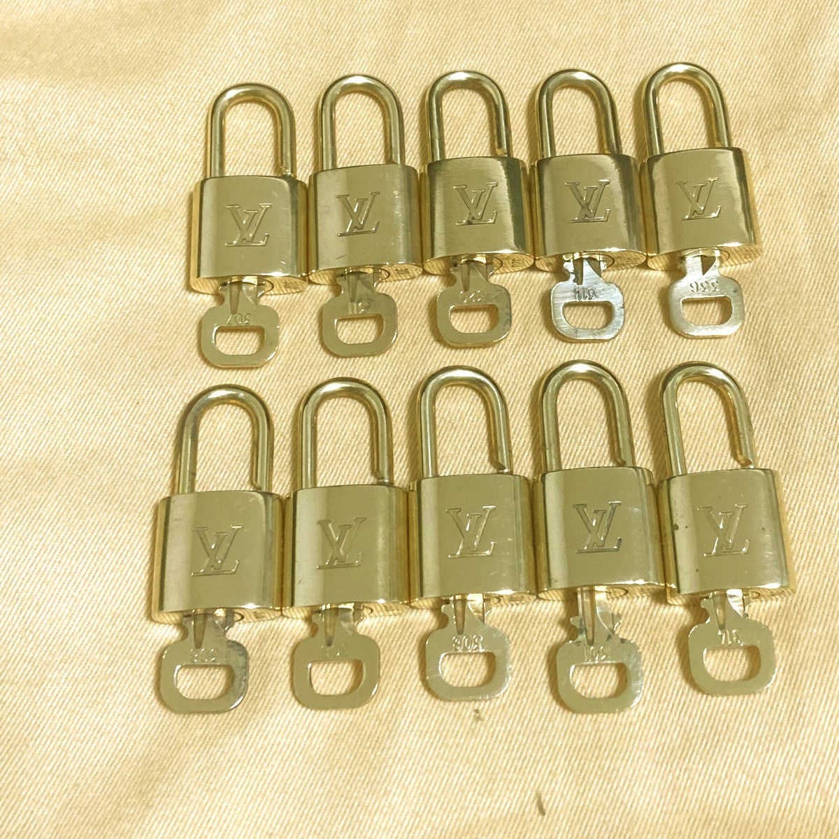 LOUIS VUITTON LV 10 SET PADLOCK KEY CHARM CADENA GOLD-PLATED FRANCE 31PDA313