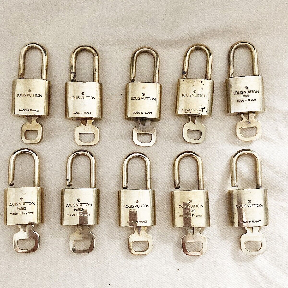 LOUIS VUITTON LV 10 SET PADLOCK KEY BAG CHARM CADENA GOLD PLATED FRANCE 86YB051