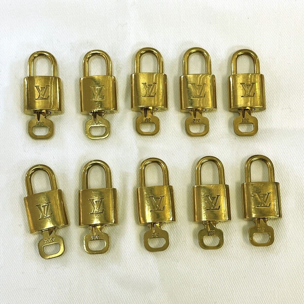 LOUIS VUITTON LV 10 SET PADLOCK KEY BAG CHARM CADENA GOLD PLATED FRANCE 34GA938