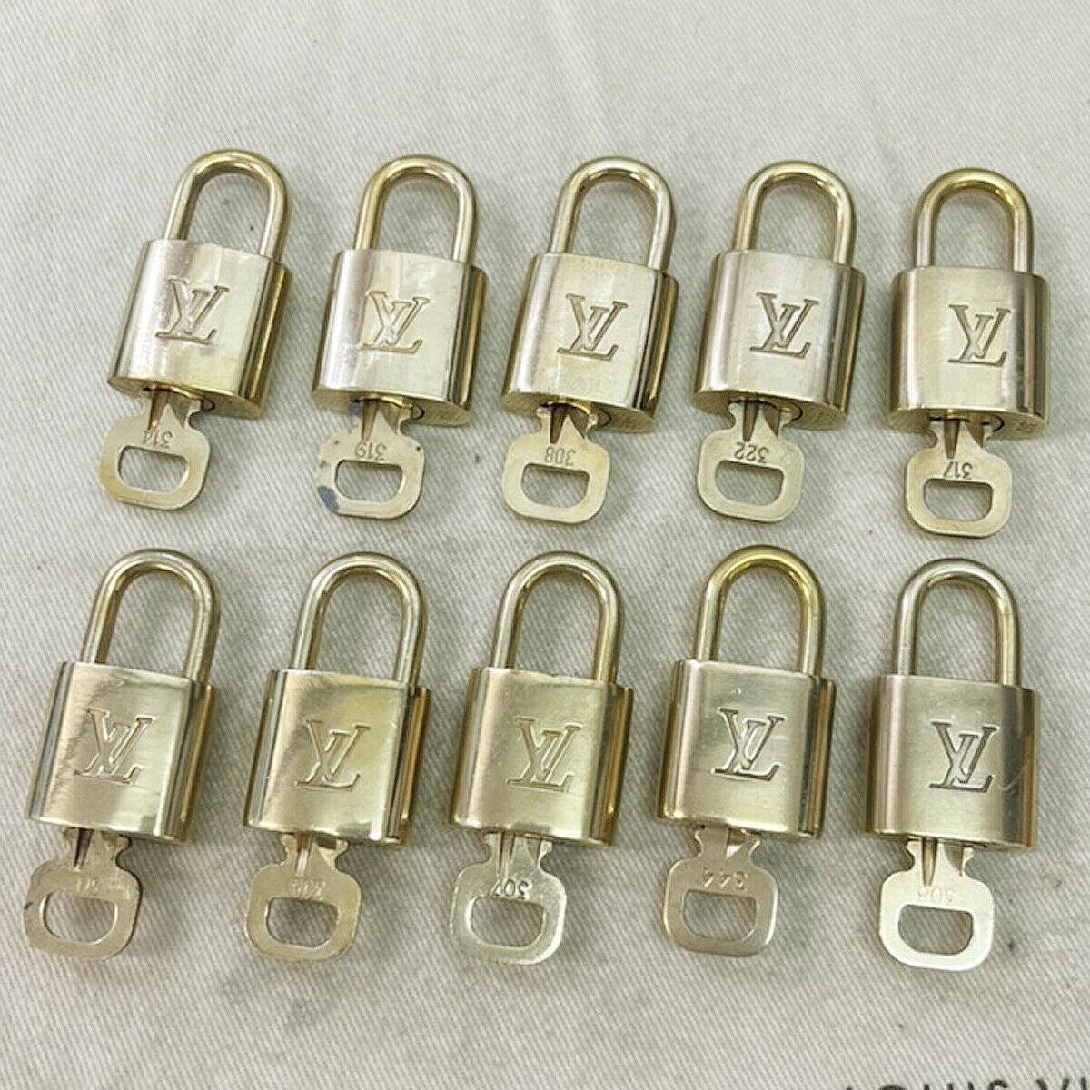 LOUIS VUITTON LV 10 SET PADLOCK CADENA KEY BAG CHARM GOLD PLATED FRANCE 35JF483