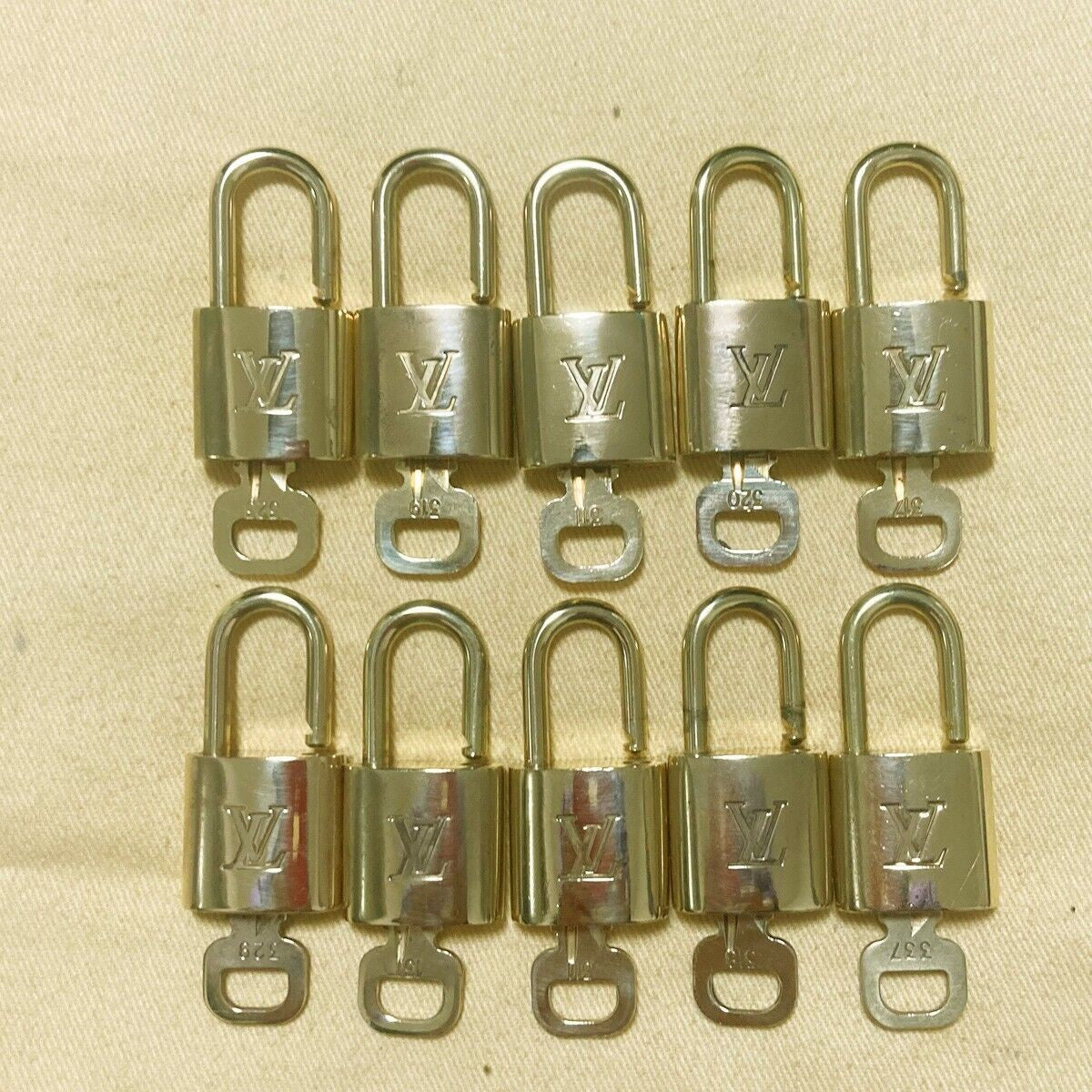 LOUIS VUITTON LV 10 SET PADLOCK KEY BAG CHARM CADENA GOLD PLATED FRANCE 37PDA131