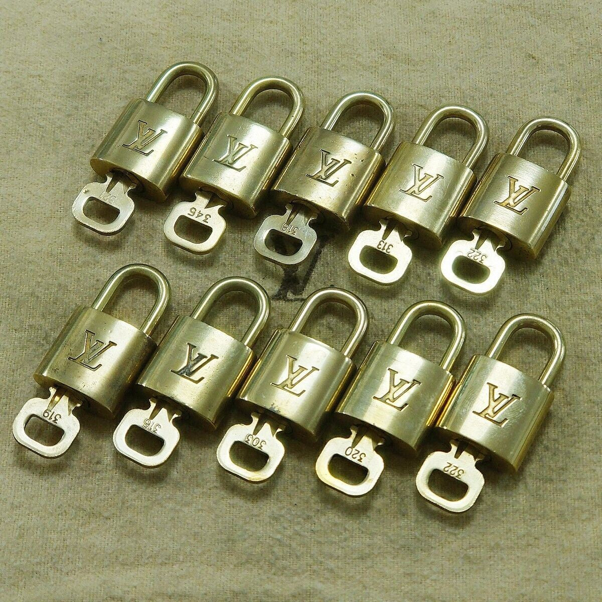 LOUIS VUITTON LV 10 SET PADLOCK KEY BAG CHARM CADENA GOLD PLATED FRANCE 65HA166