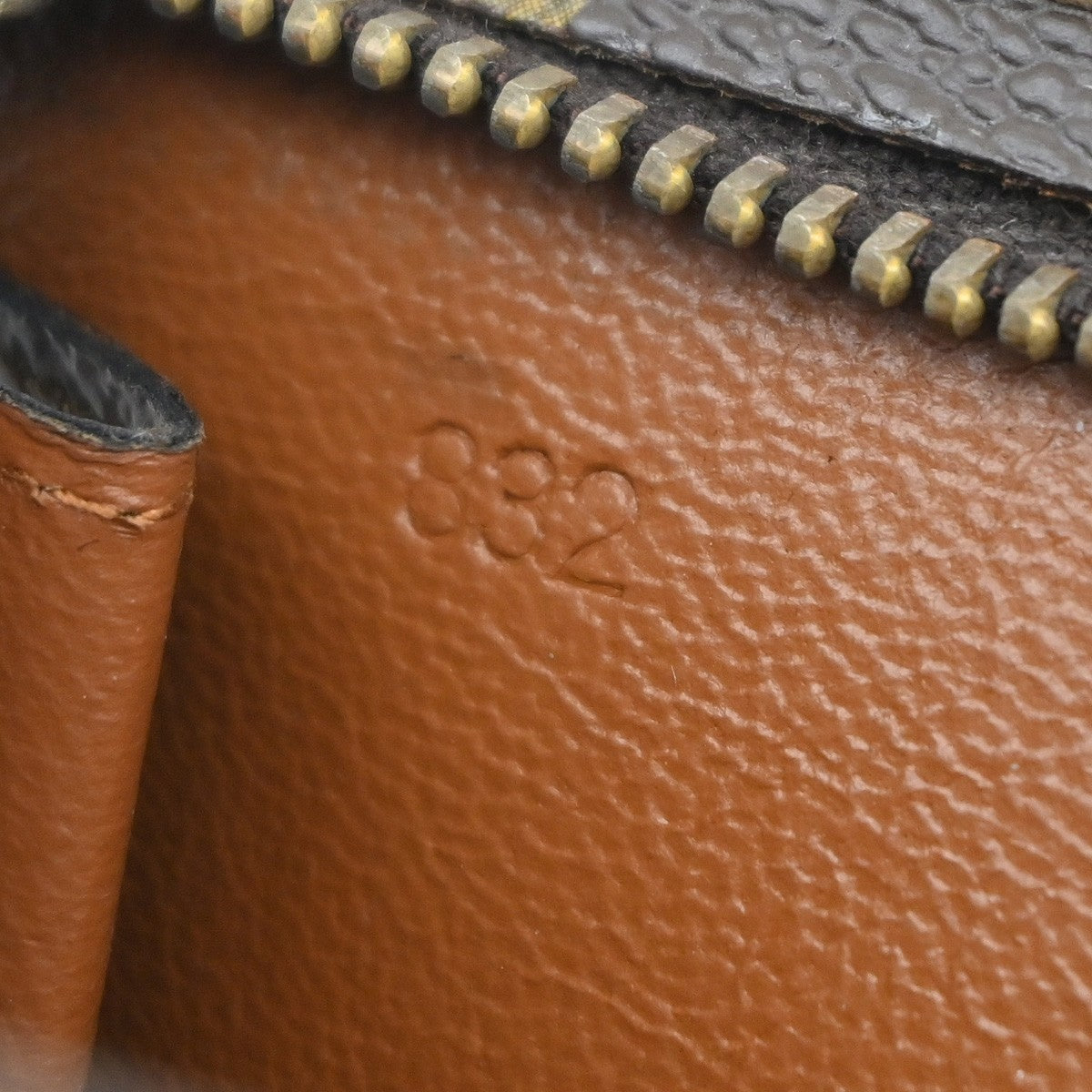LOUIS VUITTON Poche Toilette 26 Clutch Hand Bag Monogram Leather M47542 65CA333