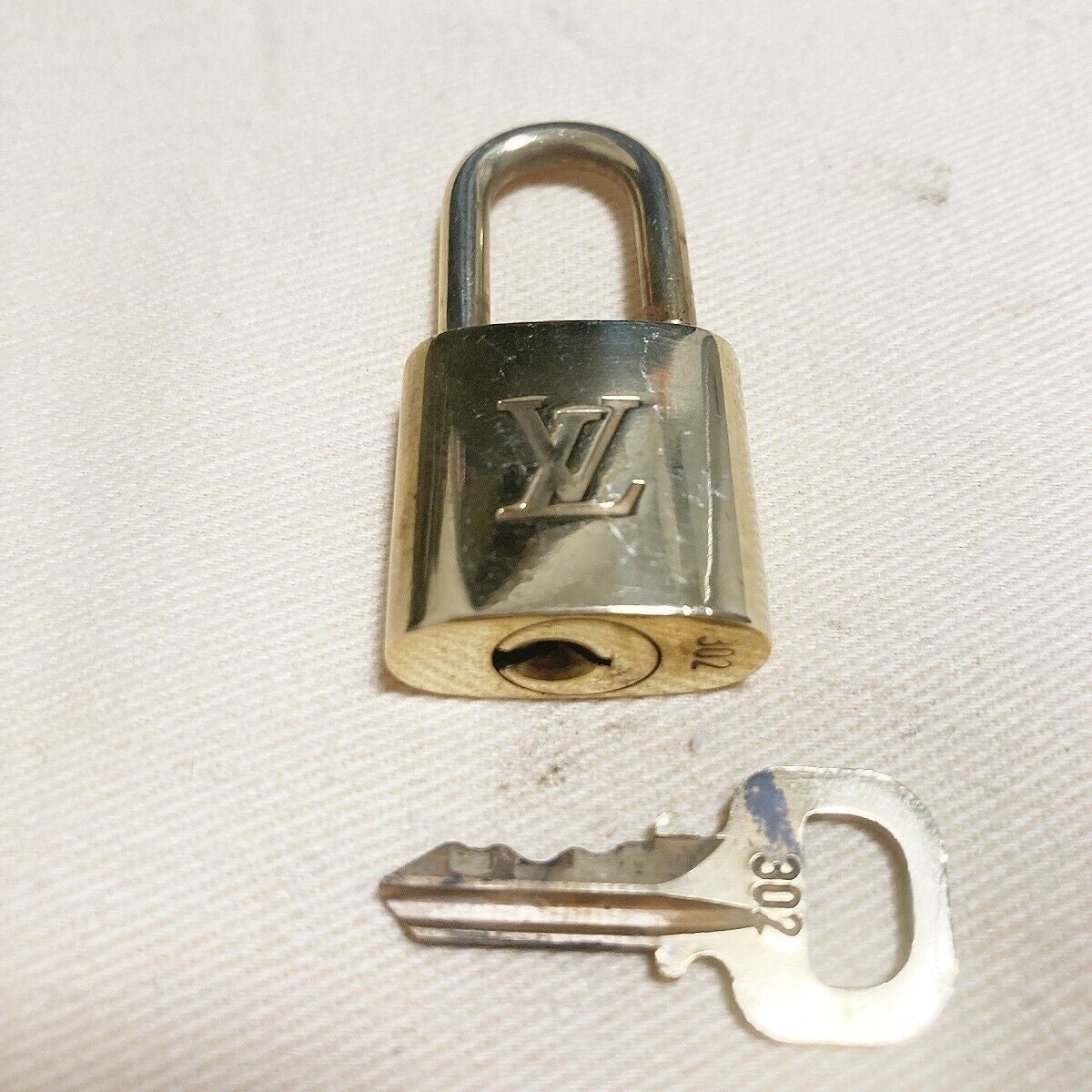 LOUIS VUITTON LV 10 SET PADLOCK KEY BAG CHARM CADENA GOLD PLATED FRANCE34YB045