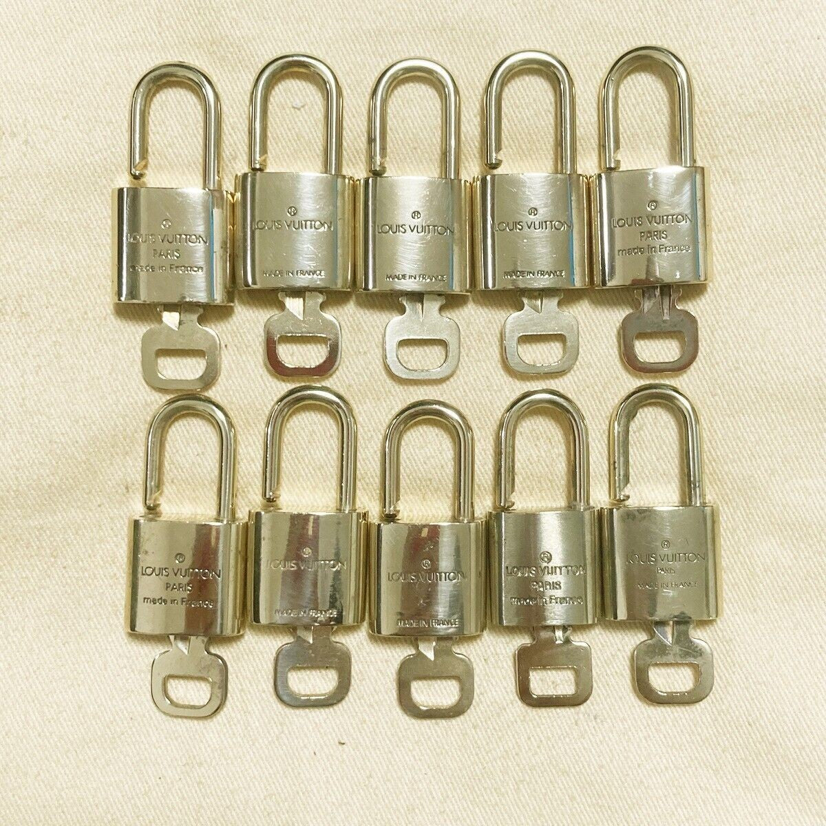 LOUIS VUITTON LV 10 SET PADLOCK CADENA KEY BAG CHARM GOLD PLATED FRANCE 37PDA124