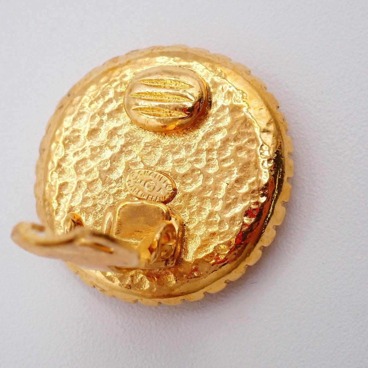 CHANEL CC Logo Round Button Earrings 96A Clip-On Gold France Vintage 80RL495