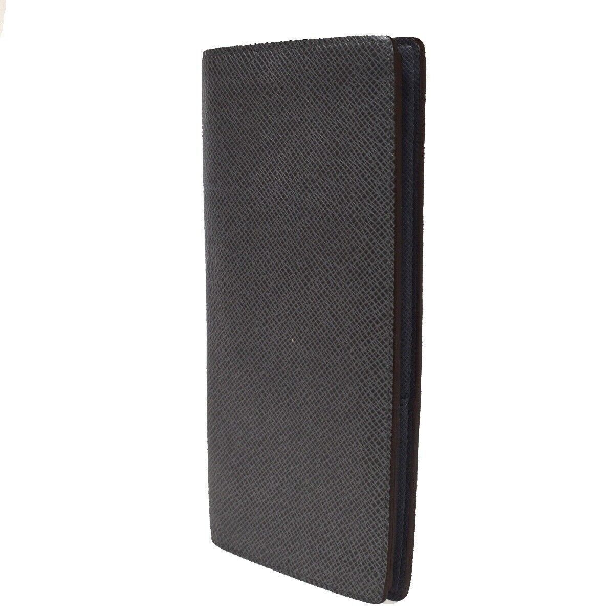 LOUIS VUITTON Portefeuille Brazza Long Wallet Taiga Leather Gray M32653 67YB981