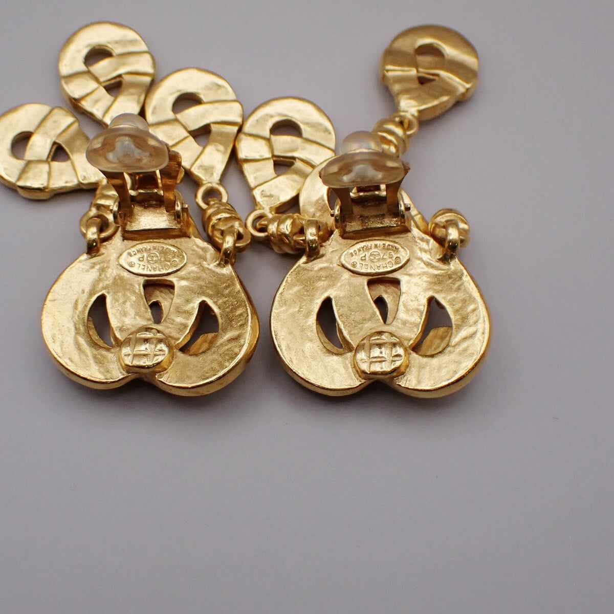 CHANEL CC Logo Heart Drop Earrings 97P Clip-On Gold GHW France Vintage 600RK641