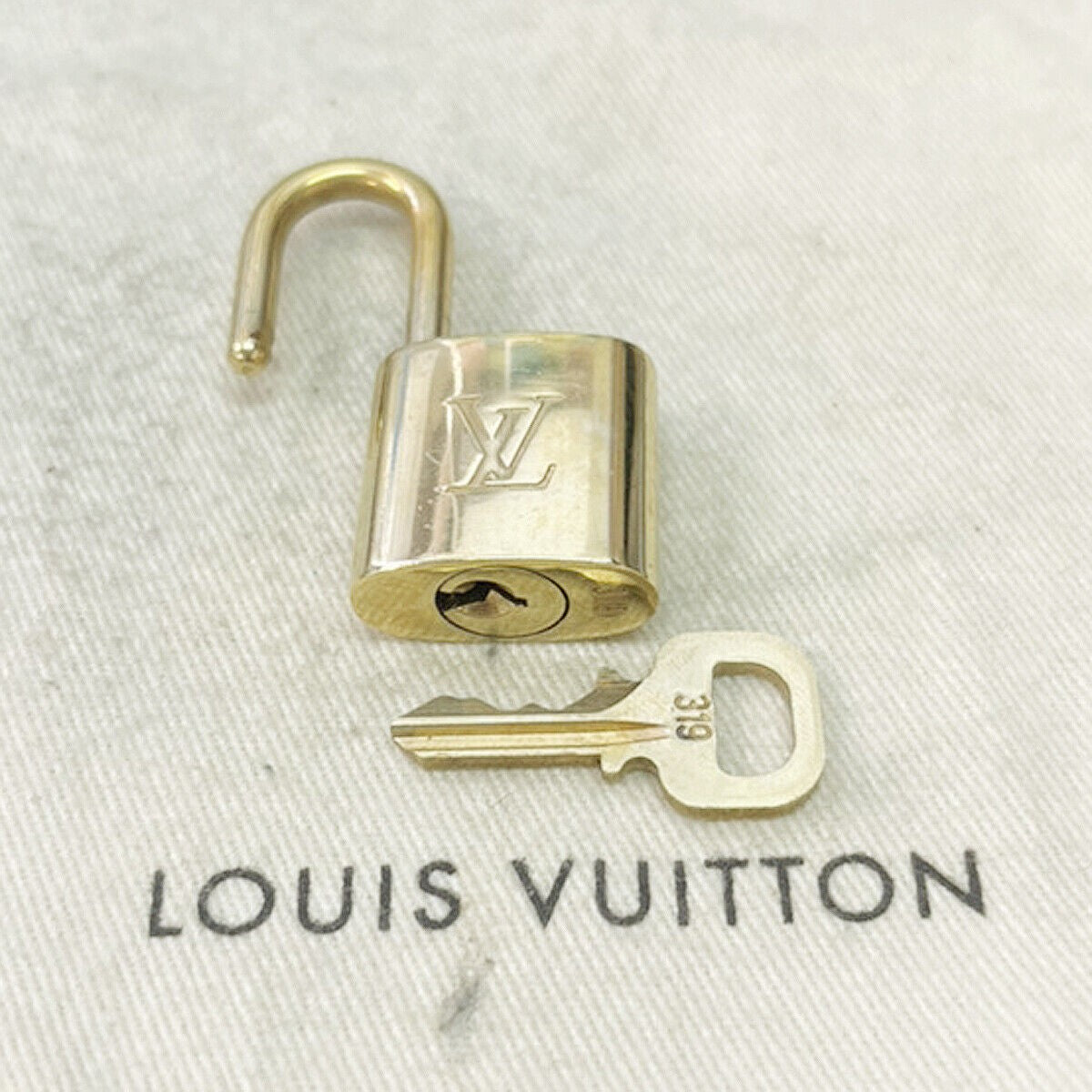 LOUIS VUITTON LV 10 SET PADLOCK KEY CHARM CADENA GOLD-PLATED FRANCE 35JF484