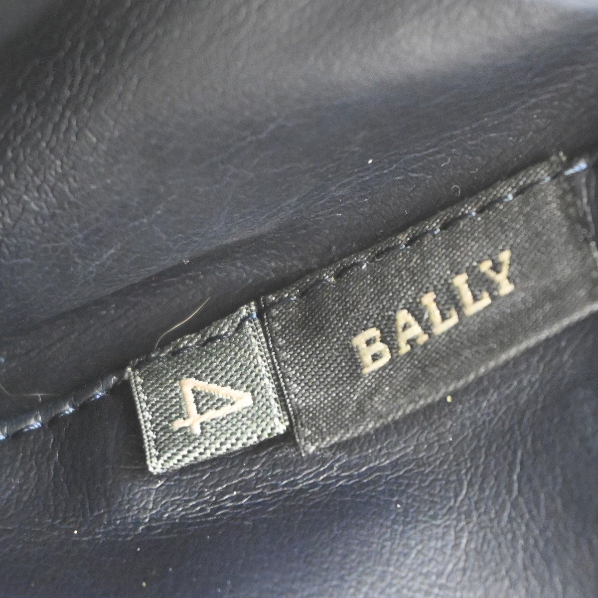 BALLY Logo Flap Shoulder Bag Quilted Leather Navy Blue GHW Italy 09MA548