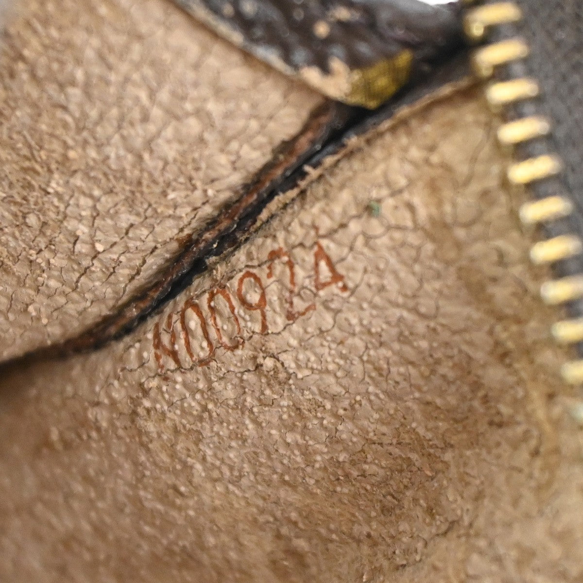 LOUIS VUITTON Poche Toilette 15 Clutch Pouch Bag Monogram Leather M47546 05KC682