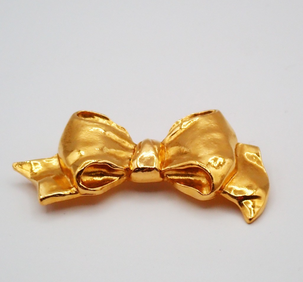 CHANEL CC Ribbon Bow Pin Brooch Gold France Vintage 30KC750