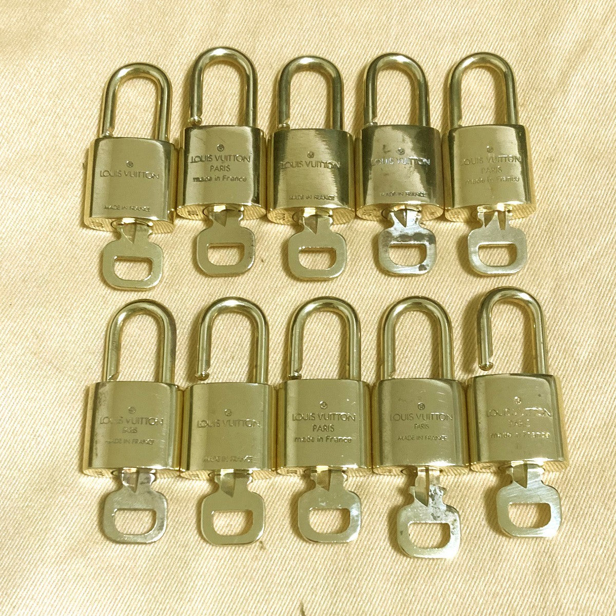 LOUIS VUITTON LV 10 SET PADLOCK KEY CHARM CADENA GOLD-PLATED FRANCE 31PDA313