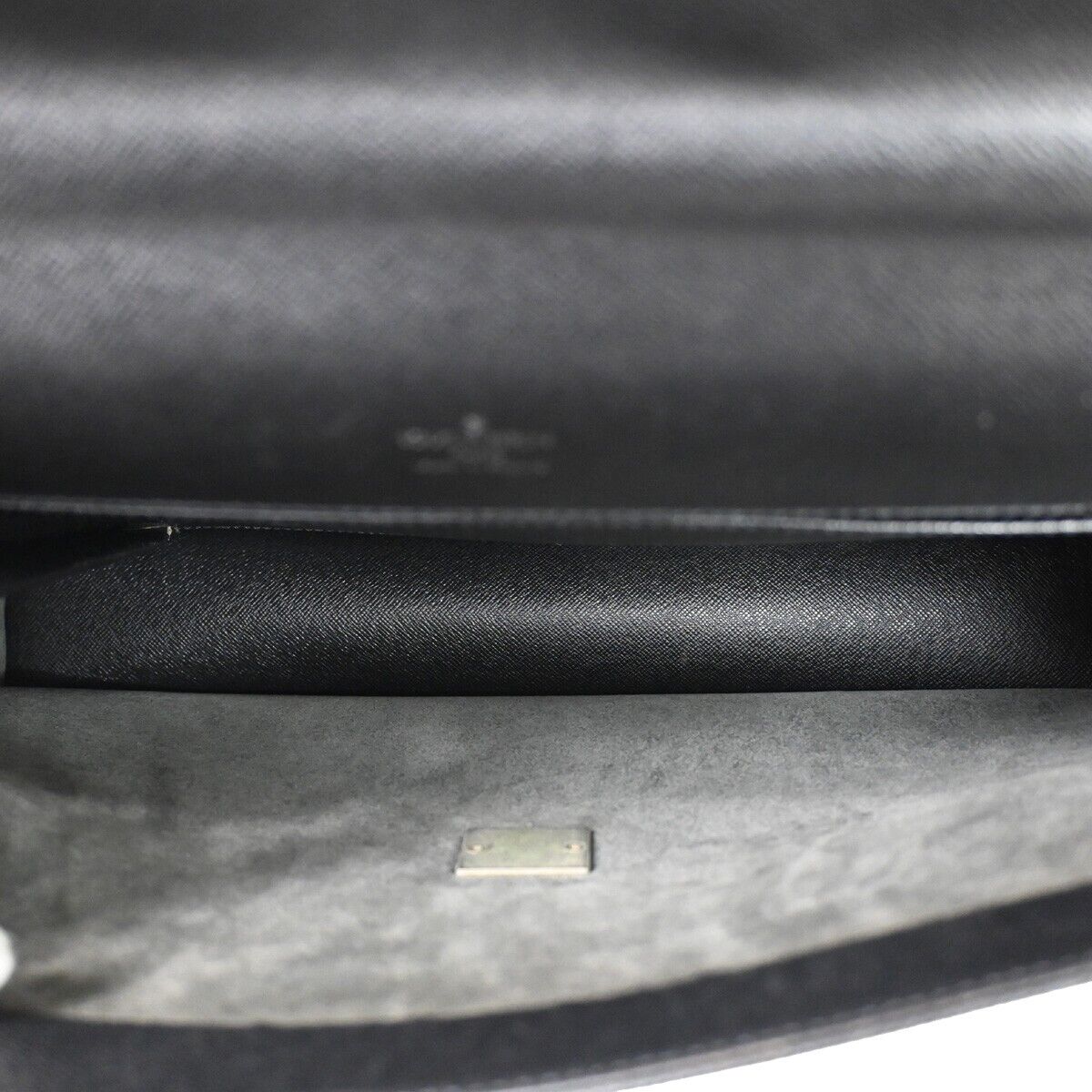 LOUIS VUITTON Porte Documents Angara Briefcase Bag Taiga Leather M30772 68YD749