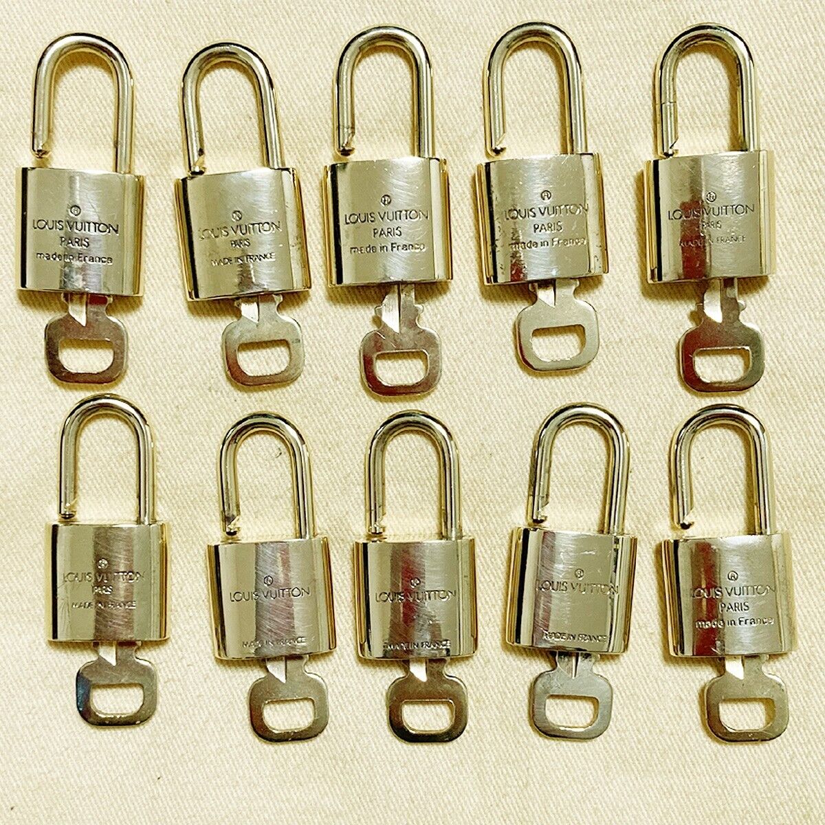 LOUIS VUITTON LV 10 SET PADLOCK KEY BAG CHARM CADENA GOLD PLATED FRANCE 39PDA095