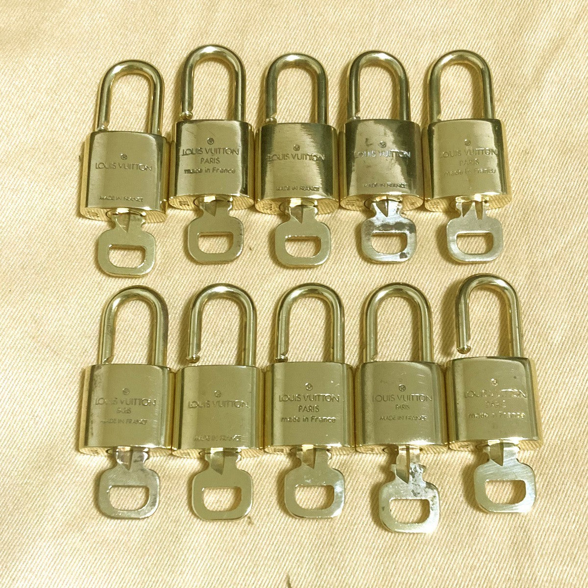 LOUIS VUITTON LV 10 SET PADLOCK KEY CHARM CADENA GOLD-PLATED FRANCE 31PDA313