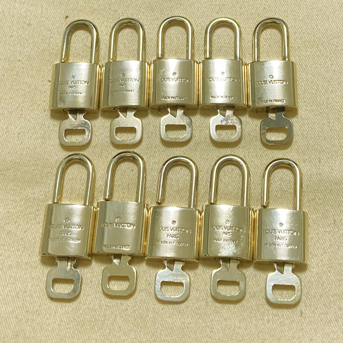 LOUIS VUITTON LV 10 SET PADLOCK KEY CHARM CADENA GOLD-PLATED FRANCE 33PDA254