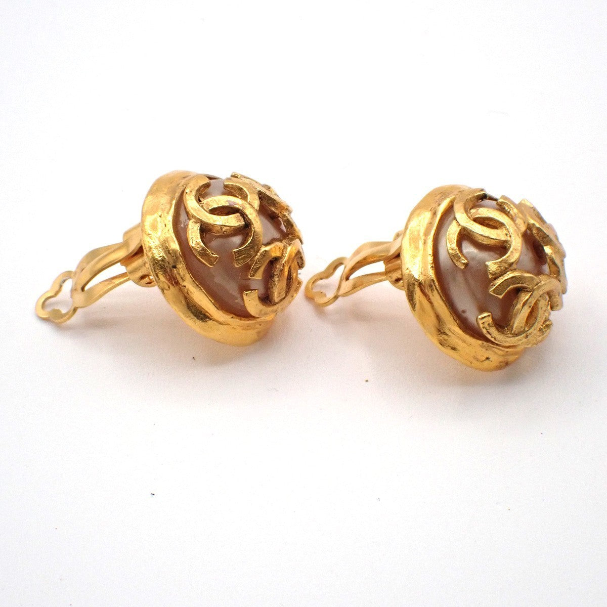 CHANEL CC Logo Imitation Pearl Round Button Earrings 94A Clip-On Gold 32RL807