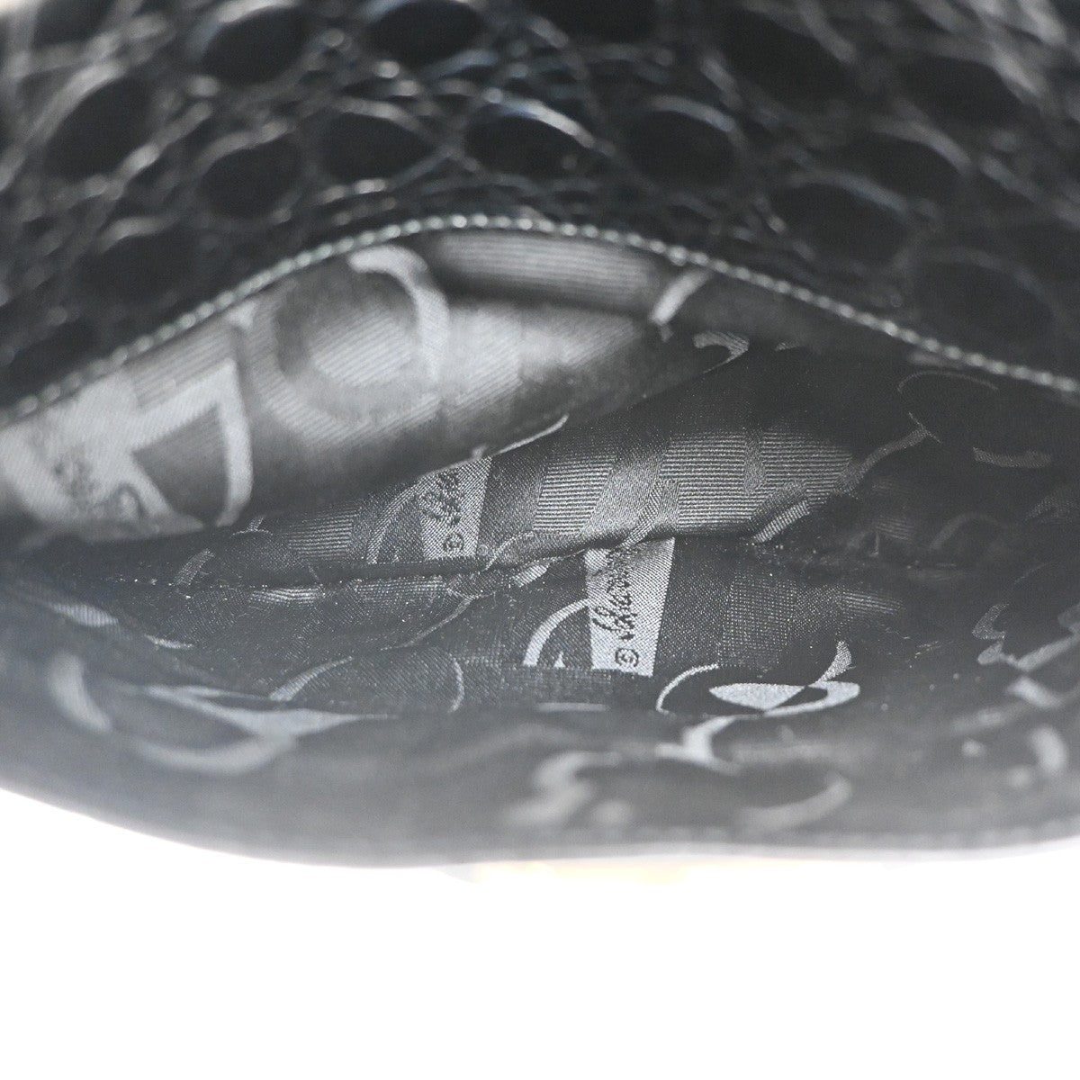 SALVATORE FERRAGAMO Logo Vara Shoulder Bag Embossing Leather Black GHW 32MA372