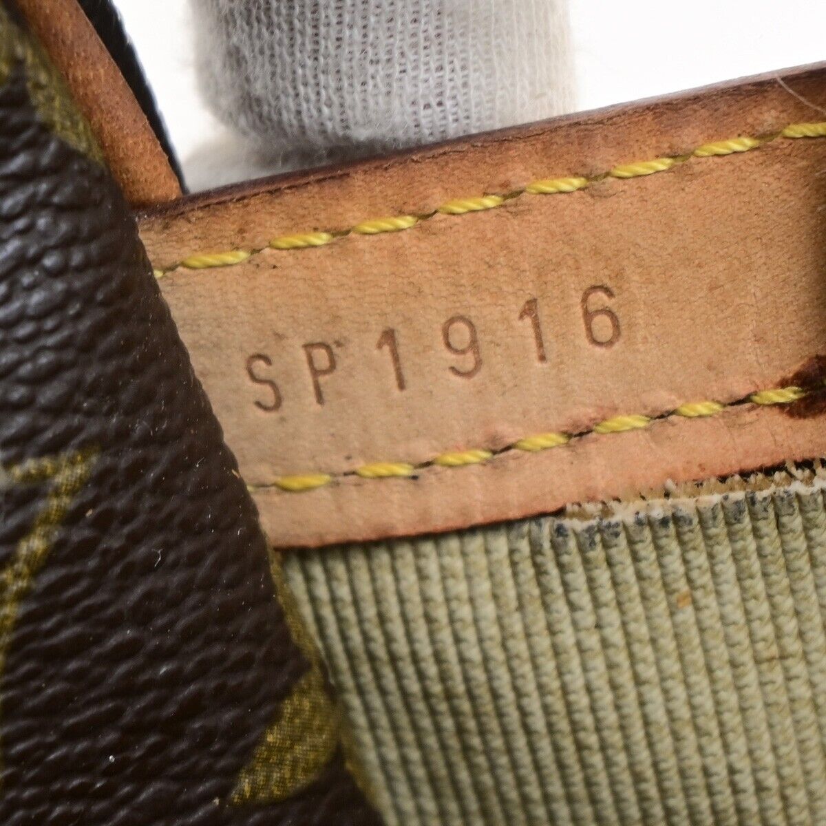 LOUIS VUITTON Reporter PM Crossbody Shoulder Bag Monogram Leather M45254 80ED037