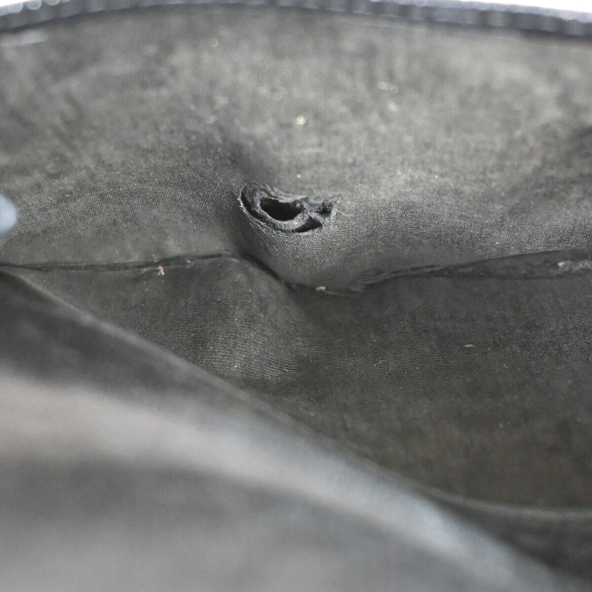 CHANEL CC Logo Bifold Wallet Purse Caviar Skin Leather Black GHW France 61HB366