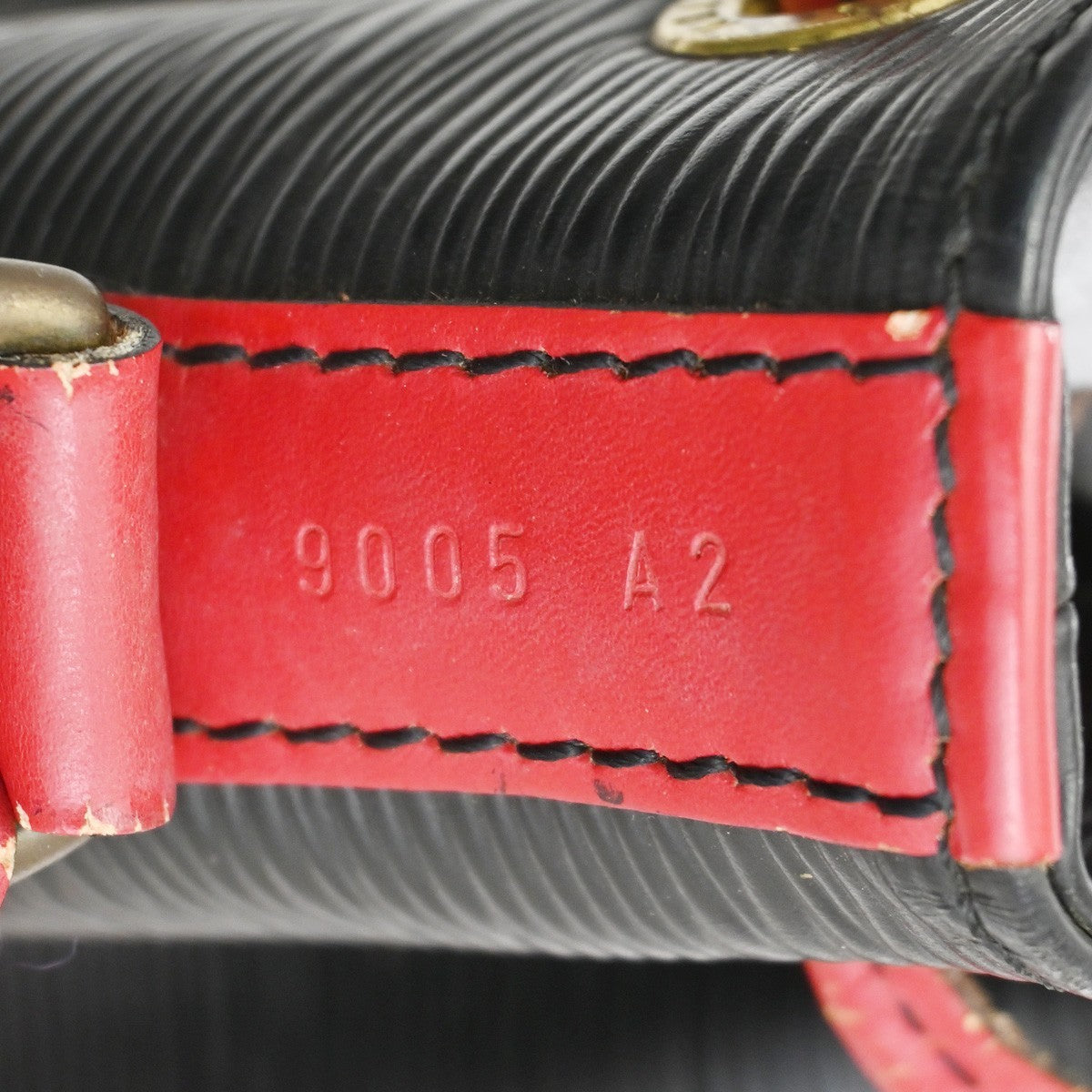 LOUIS VUITTON Noe GM Bicolor Shoulder Bag Epi Leather Black Red  M44017 32KB811