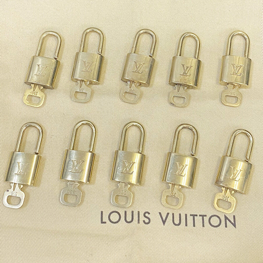 AUTHENTIC LOUIS VUITTON LV 10 SET PADLOCK KEY CHARM CADENA GOLD FRANCE 86BS966