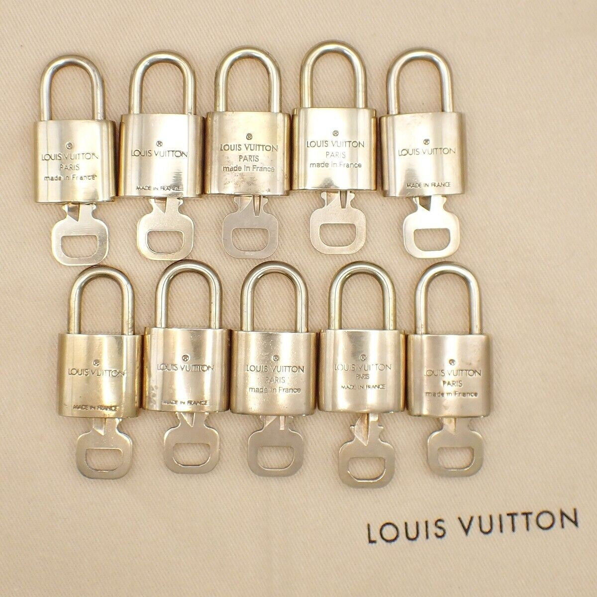 LOUIS VUITTON LV 10 SET PADLOCK CADENA KEY BAG CHARM GOLD PLATED FRANCE 37YE672