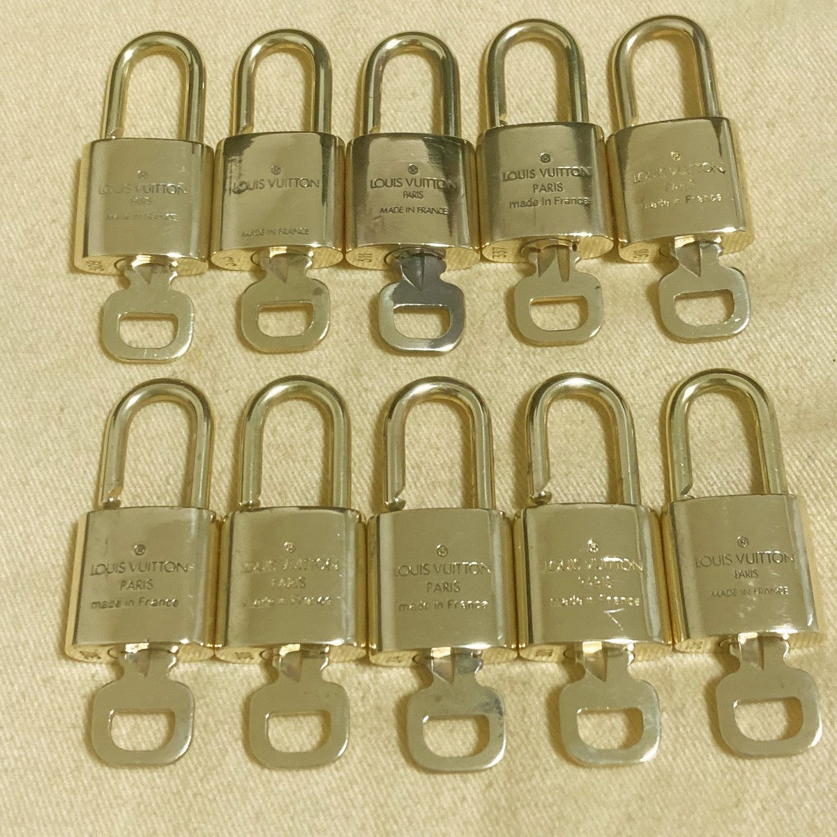 LOUIS VUITTON LV 10 SET PADLOCK KEY CHARM CADENA GOLD-PLATED FRANCE 39PDA311