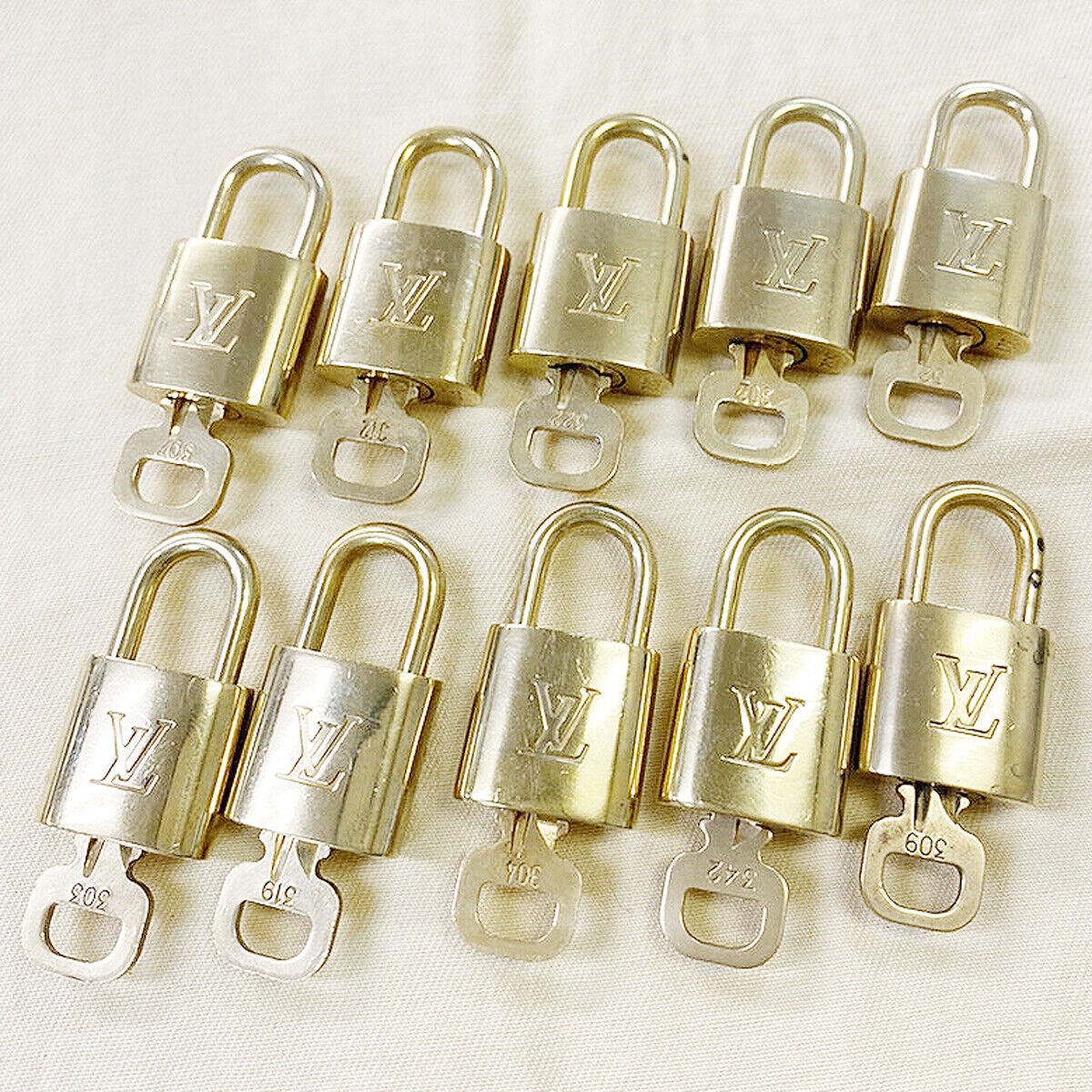 LOUIS VUITTON LV 10 SET PADLOCK CADENA KEY BAG CHARM GOLD PLATED FRANCE 33MS902