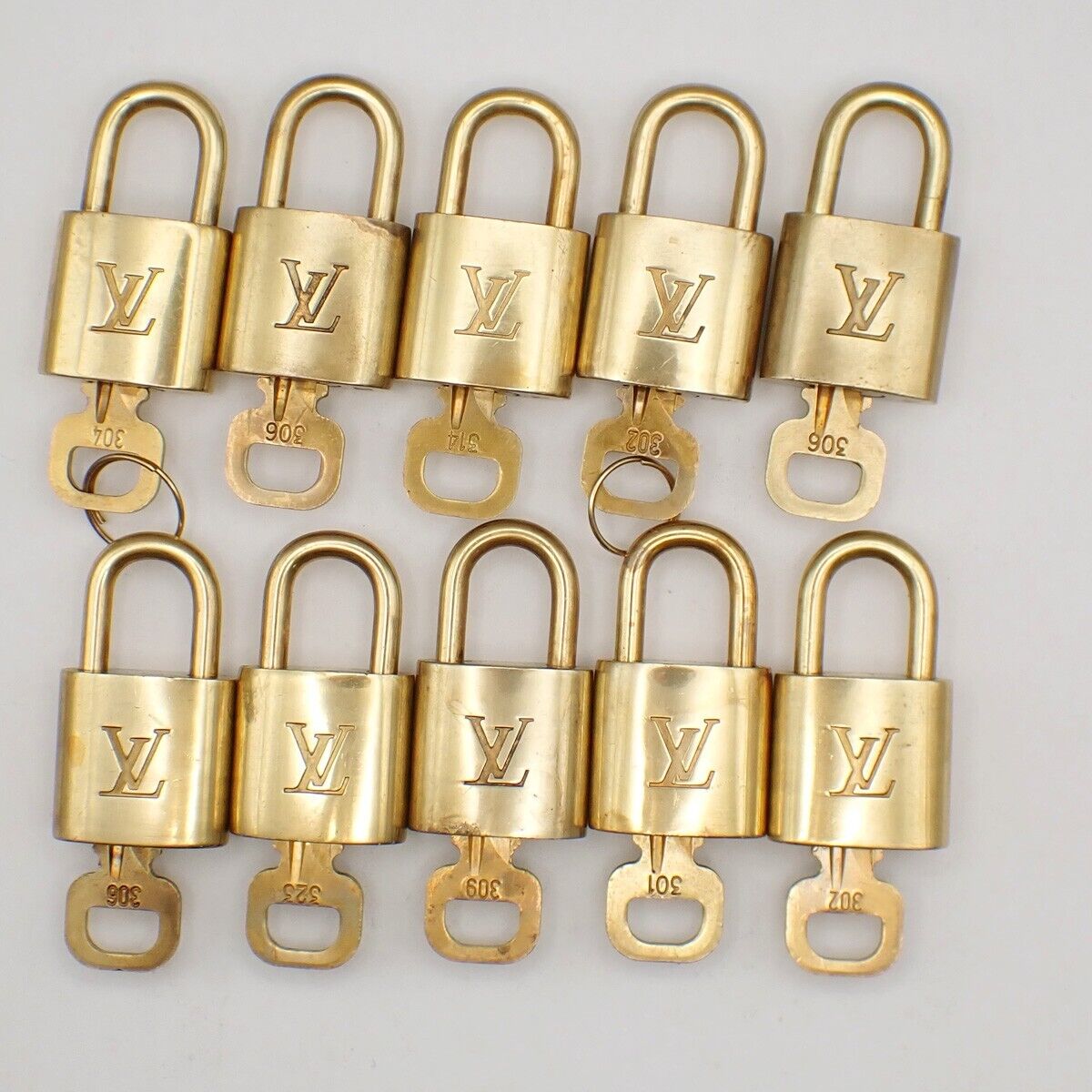 LOUIS VUITTON LV 10 Set  Padlock Key Bag Charm Cadena Gold Plated France 31YF664