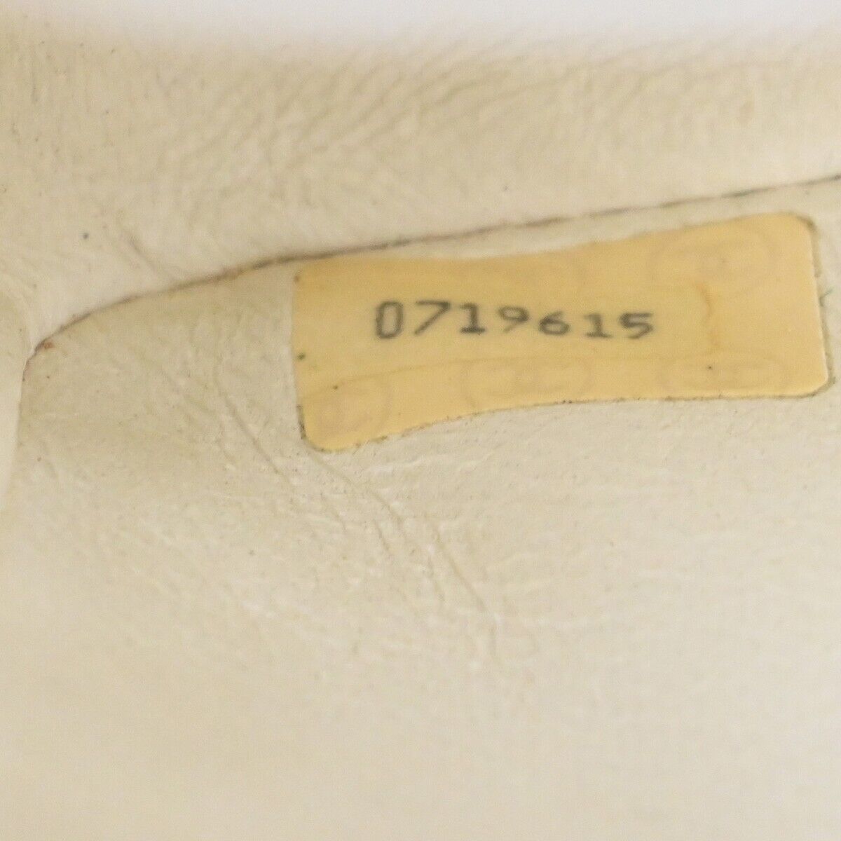 CHANEL CC Logo Matelasse Chain Shoulder Bag Leather White GHW Vintage 694RJ225