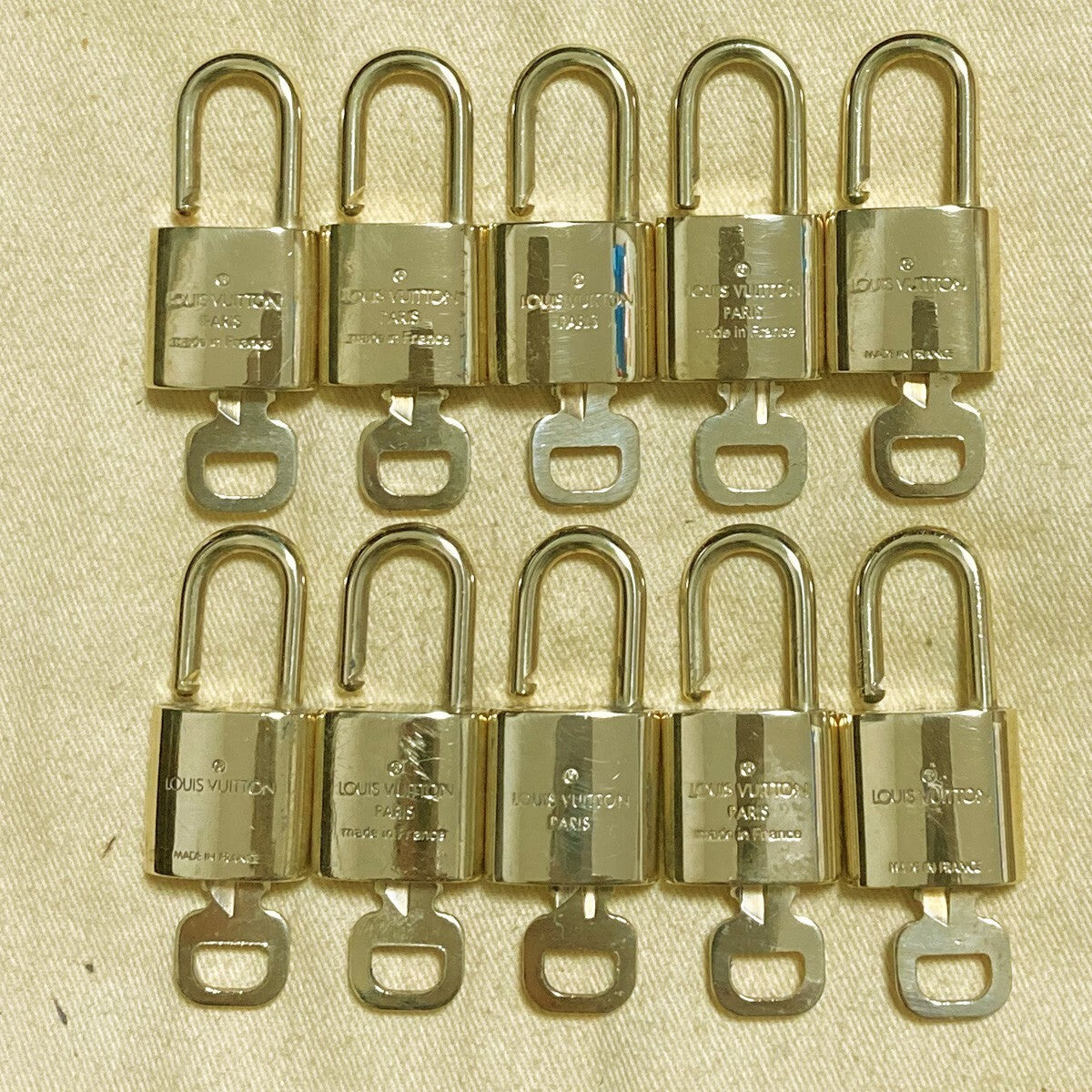 LOUIS VUITTON LV 10 SET PADLOCK KEY CHARM CADENA GOLD-PLATED FRANCE 65PDA234