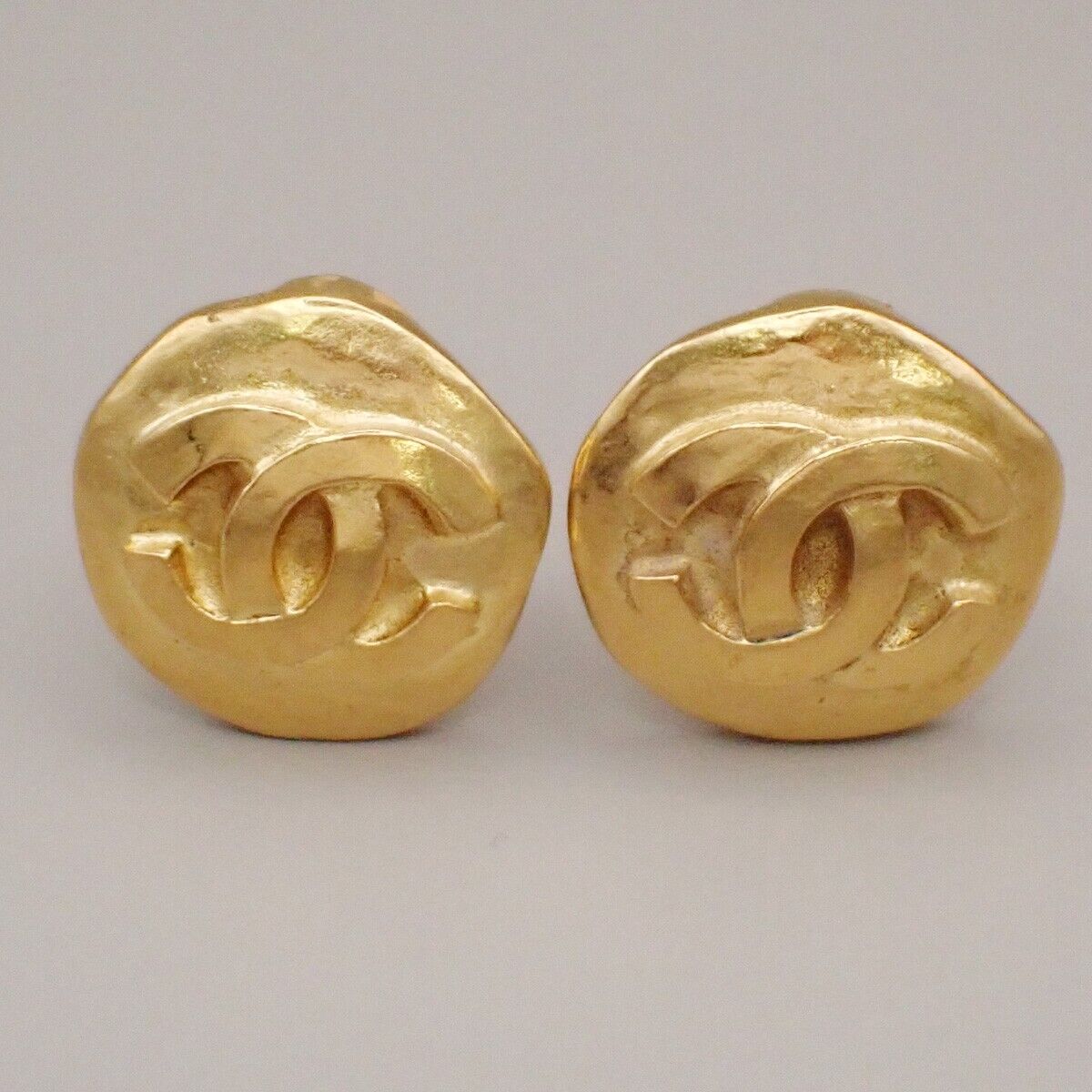 CHANEL CC Logo Button Earrings 95A Clip-On Gold France Vintage 34RK706