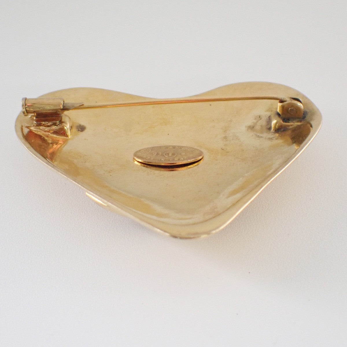 CHANEL CC Logo Heart Pin Brooch 93P Gold France Vintage 73RL810