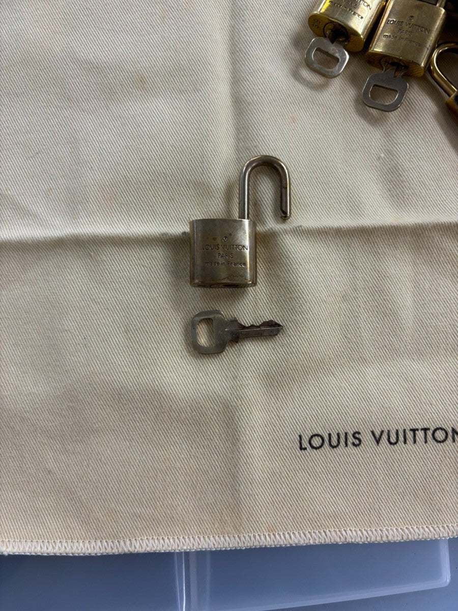 LOUIS VUITTON LV 12 SET PADLOCK KEY CHARM CADENA GOLD-PLATED FRANCE 37PDA292