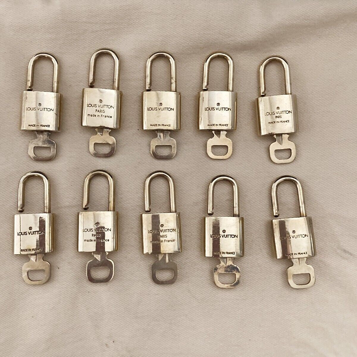 LOUIS VUITTON LV 10 SET PADLOCK KEY BAG CHARM CADENA GOLD PLATED FRANCE 35YB050