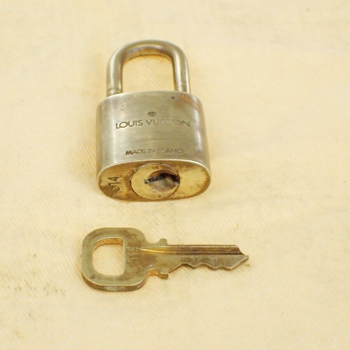 LOUIS VUITTON LV 10 SET PADLOCK KEY BAG CHARM CADENA GOLD PLATED FRANCE 37EB419