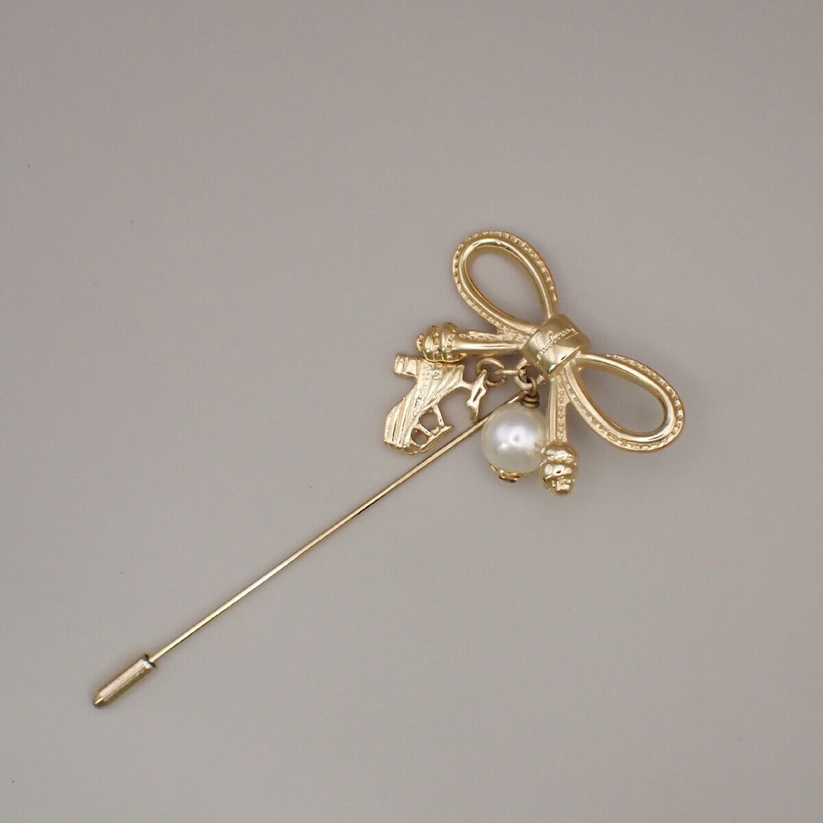SALVATORE FERRAGAMO Logo Imitation Pearl Ribbon Pin Brooch Gold 03YG040