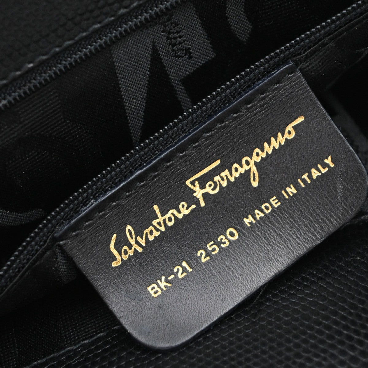 SALVATORE FERRAGAMO Vara Shoulder Bag Embossing Leather Black GHW Italy 67KA945