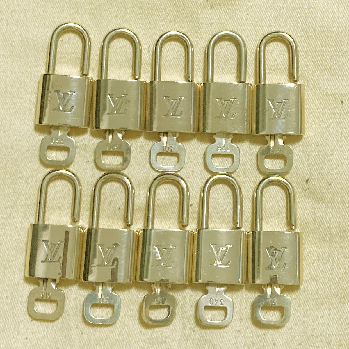 LOUIS VUITTON LV 10 SET PADLOCK KEY CHARM CADENA GOLD-PLATED FRANCE 61PDA220