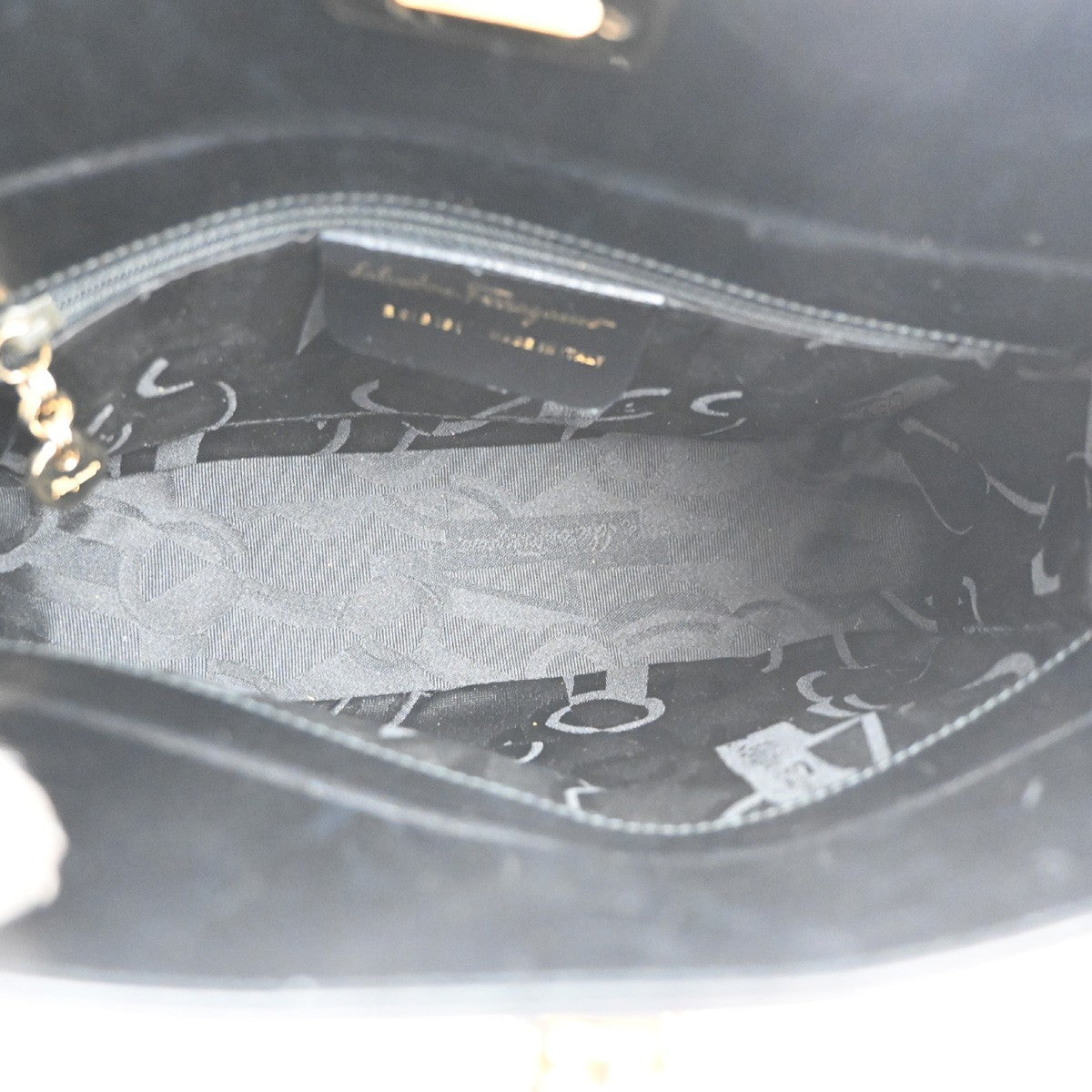 SALVATORE FERRAGAMO Gancini Logo Shoulder Bag Leather Black GHW Italy 30MA368