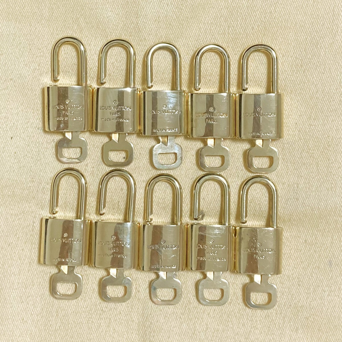 LOUIS VUITTON LV 10 SET PADLOCK KEY CHARM CADENA GOLD-PLATED FRANCE 61PDA239