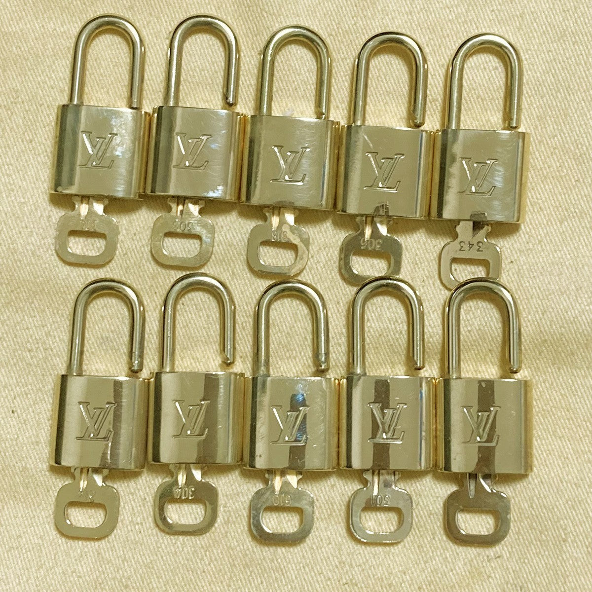 LOUIS VUITTON LV 10 SET PADLOCK KEY CHARM CADENA GOLD-PLATED FRANCE 61PDA247